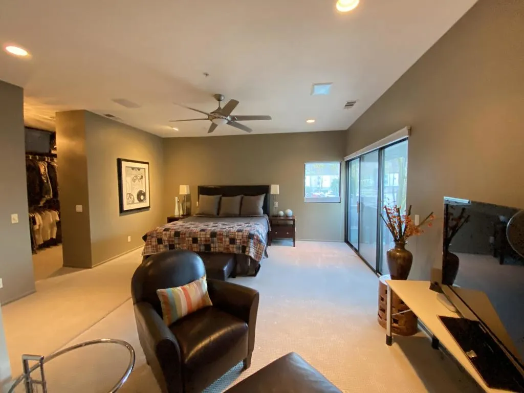 683 E Arenas Road, Palm Springs, California 92262 home-pic-11